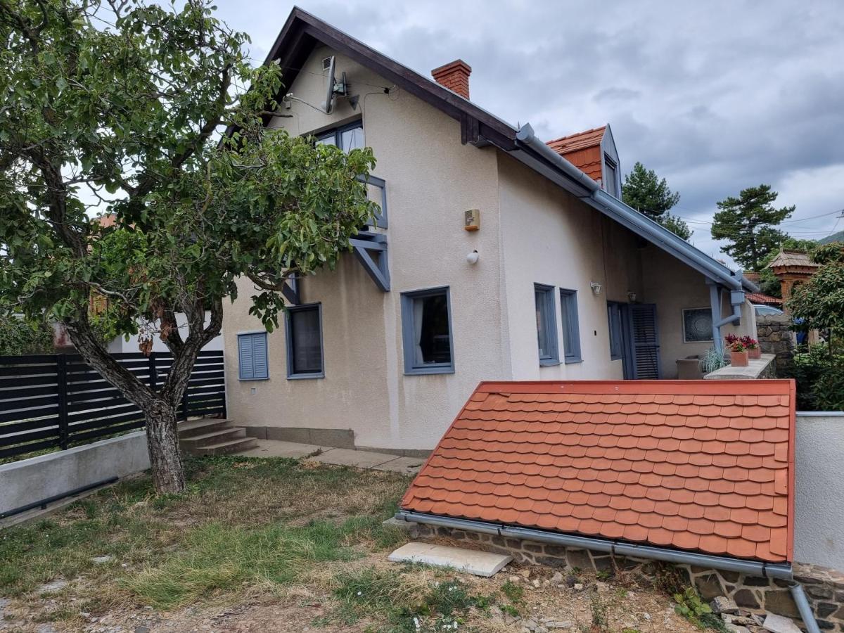 Apartmanhaz 2-6 Fonek Lägenhet Pécs Exteriör bild